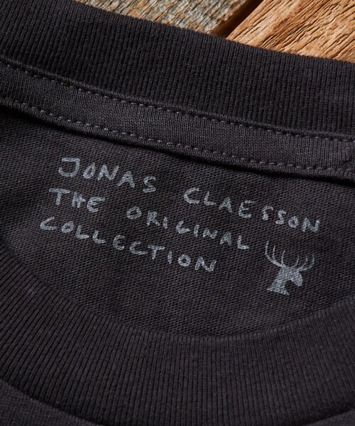 Jonas Claesson(ジョナスクレアッソン)の「JONAS CLAESSON/ジョナス クレアッソン Safari Surfers Tee/サファリ サーファーズ Tシャツ/バックプリント/リラックスフィット(Tシャツ/カットソー・メンズ・イエロー/ホワイト/グレー/ブラック/サックスブルー・MEDIUM/LARGE)」の8枚目の写真