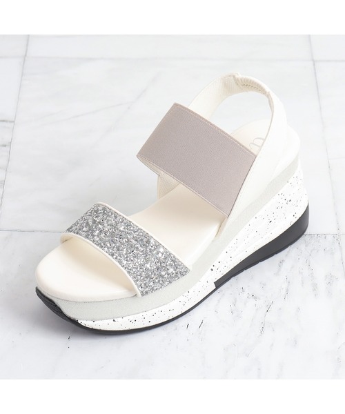 artemis by DIANA（アルテミスバイダイアナ）の「グリッターストラップ　厚底軽量スポーツサンダル（サンダル・レディース・ブラック/シルバー・S/M/L/XL）」の6枚目の写真