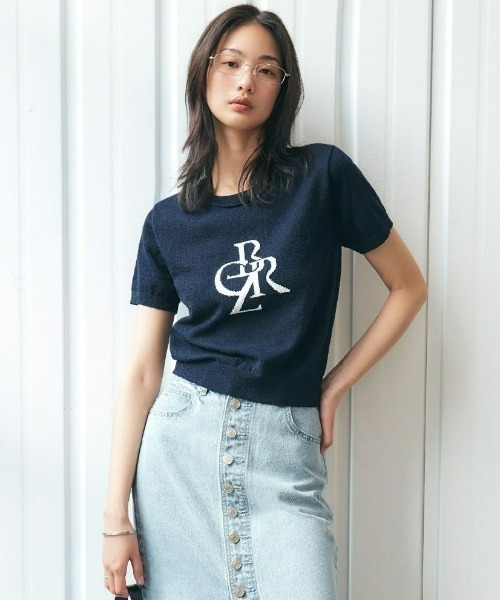 CITYBREEZE(シティブリーズ)の「BUCKLE SYMBOL LOGO SHORT SLEEVE KNIT(Tシャツ/カットソー・レディース・アイボリー/ブラック/クリーム/ネイビー/ピンク・FREE)」の4枚目の写真