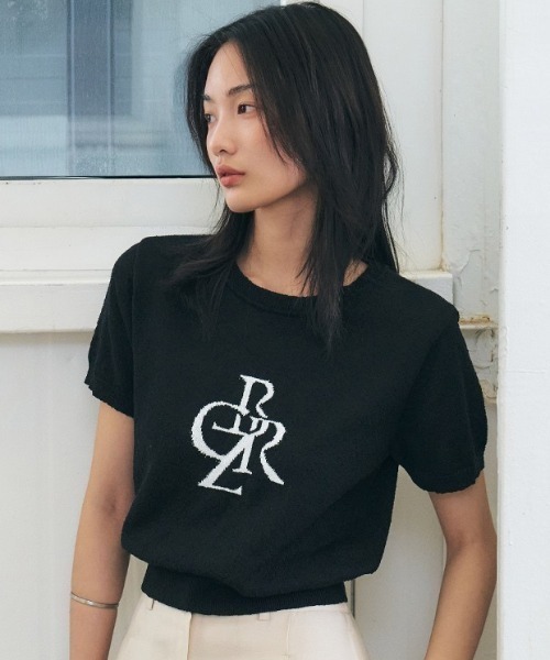 CITYBREEZE(シティブリーズ)の「BUCKLE SYMBOL LOGO SHORT SLEEVE KNIT(Tシャツ/カットソー・レディース・アイボリー/ブラック/クリーム/ネイビー/ピンク・FREE)」の3枚目の写真