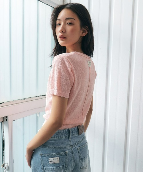 CITYBREEZE(シティブリーズ)の「BUCKLE SYMBOL LOGO SHORT SLEEVE KNIT(Tシャツ/カットソー・レディース・アイボリー/ブラック/クリーム/ネイビー/ピンク・FREE)」の11枚目の写真