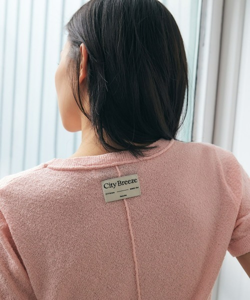 CITYBREEZE(シティブリーズ)の「BUCKLE SYMBOL LOGO SHORT SLEEVE KNIT(Tシャツ/カットソー・レディース・アイボリー/ブラック/クリーム/ネイビー/ピンク・FREE)」の12枚目の写真