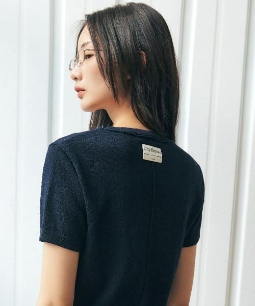 CITYBREEZE(シティブリーズ)の「BUCKLE SYMBOL LOGO SHORT SLEEVE KNIT(Tシャツ/カットソー・レディース・アイボリー/ブラック/クリーム/ネイビー/ピンク・FREE)」の18枚目の写真