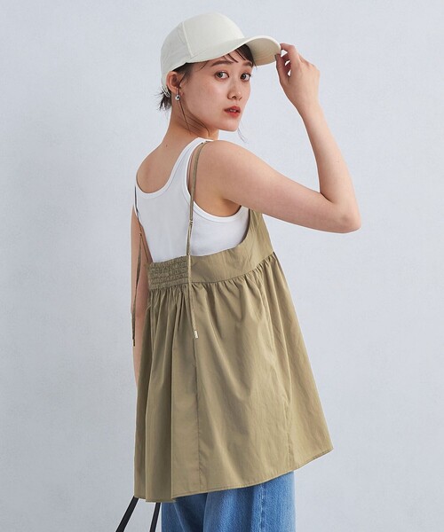green label relaxing(グリーンレーベルリラクシング)の「ギャザー キャミソール ブラウス(シャツ/ブラウス・レディース・ネイビー/オリーブ・FREE)」の2枚目の写真