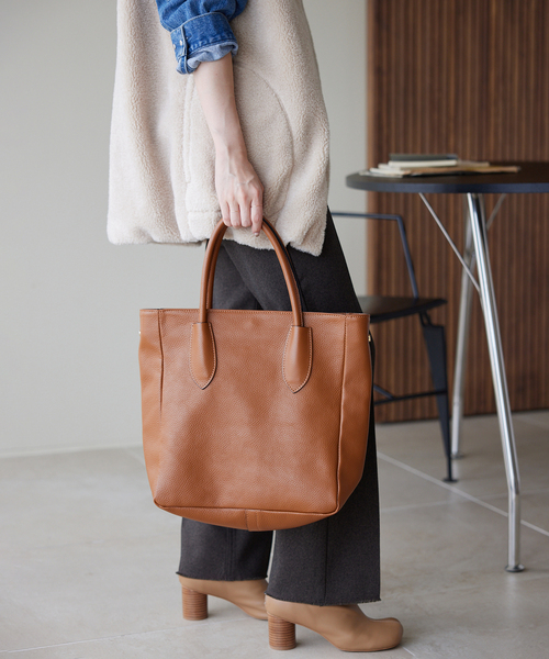 MARCO BIANCHINI（マルコビアンチーニ）の「MARCO BIANCHINI/マルコ・ビアンキーニ SLOBE別注 ショルダートート 21804（トートバッグ・レディース・キャメル/ブラック/ライトグレー・FREE）」の3枚目の写真