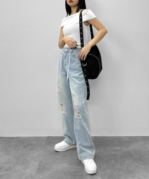 LVEU.（ラブユ.）の「【LVEU.】ジップラインハトメショルダーバッグ / バッグ かばん 鞄 ショルダー ハトメ ジップ ラウンド 通学 ブラック（ショルダーバッグ・レディース・ブラック・FREE）」の4枚目の写真