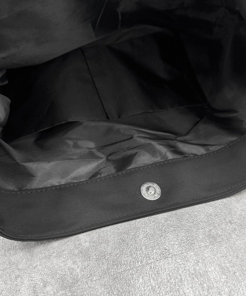 LVEU.（ラブユ.）の「【LVEU.】ジップラインハトメショルダーバッグ / バッグ かばん 鞄 ショルダー ハトメ ジップ ラウンド 通学 ブラック（ショルダーバッグ・レディース・ブラック・FREE）」の12枚目の写真