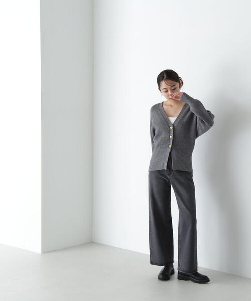 NATURAL BEAUTY BASIC(ナチュラルビューティーベーシック)の「◇ゴールドボタンフォルムニットカーディガン(カーディガン/ボレロ・レディース・ベージュ/ライトグリーン/グレー・FREE)」の6枚目の写真