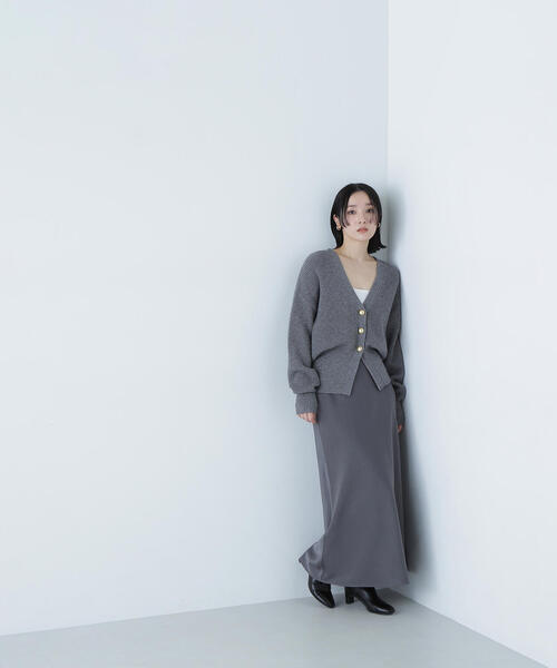 NATURAL BEAUTY BASIC(ナチュラルビューティーベーシック)の「◇ゴールドボタンフォルムニットカーディガン(カーディガン/ボレロ・レディース・ベージュ/ライトグリーン/グレー・FREE)」の12枚目の写真