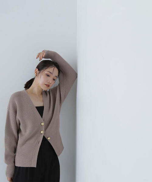 NATURAL BEAUTY BASIC(ナチュラルビューティーベーシック)の「◇ゴールドボタンフォルムニットカーディガン(カーディガン/ボレロ・レディース・ベージュ/ライトグリーン/グレー・FREE)」の18枚目の写真