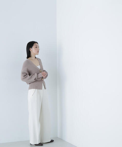 NATURAL BEAUTY BASIC(ナチュラルビューティーベーシック)の「◇ゴールドボタンフォルムニットカーディガン(カーディガン/ボレロ・レディース・ベージュ/ライトグリーン/グレー・FREE)」の22枚目の写真