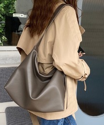 フェイクレザー ショルダーバッグ ファスナー付き
