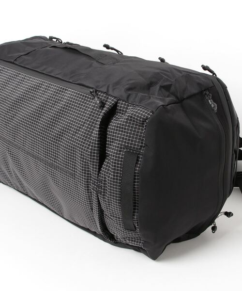 Matador(マタドール)の「MATADOR SEG45 Travel Pack マタドール セグ45 ダッフルパック(バックパック/リュック・メンズ・ブラック/ホワイト系1・FREE)」の5枚目の写真