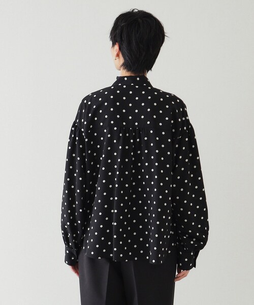 OPAQUE.CLIP(オペークドットクリップ)の「◆《美人百花掲載》ボリュームボウタイブラウス【洗濯機洗い可】(シャツ/ブラウス・レディース・ブラック系/オフホワイト・36/38/40)」の13枚目の写真
