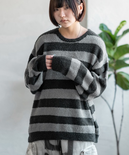 improves(インプローブス)の「無地&ボーダー柄 フェザーヤーン クルーネック ニット(ニット/セーター・メンズ・グレー/ブラック/ブラック×レッド/ベージュ/ブラック×グレー/ホワイト/ブラック×ホワイト・MEDIUM/LARGE)」の4枚目の写真