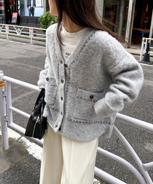 fredy emue（フレディエミュ）の「ふわふわ配色ミディ丈カーディガン（カーディガン/ボレロ・レディース・サックスブルー/アイボリー/グレー・38）」の2枚目の写真