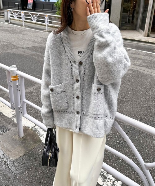 fredy emue（フレディエミュ）の「ふわふわ配色ミディ丈カーディガン（カーディガン/ボレロ・レディース・サックスブルー/アイボリー/グレー・38）」の8枚目の写真