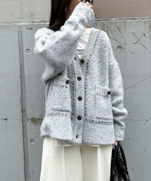 fredy emue（フレディエミュ）の「ふわふわ配色ミディ丈カーディガン（カーディガン/ボレロ・レディース・サックスブルー/アイボリー/グレー・38）」の9枚目の写真