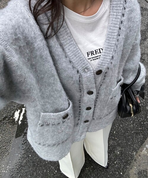 fredy emue（フレディエミュ）の「ふわふわ配色ミディ丈カーディガン（カーディガン/ボレロ・レディース・サックスブルー/アイボリー/グレー・38）」の10枚目の写真