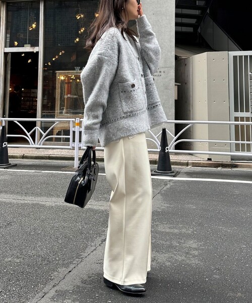 fredy emue（フレディエミュ）の「ふわふわ配色ミディ丈カーディガン（カーディガン/ボレロ・レディース・サックスブルー/アイボリー/グレー・38）」の16枚目の写真