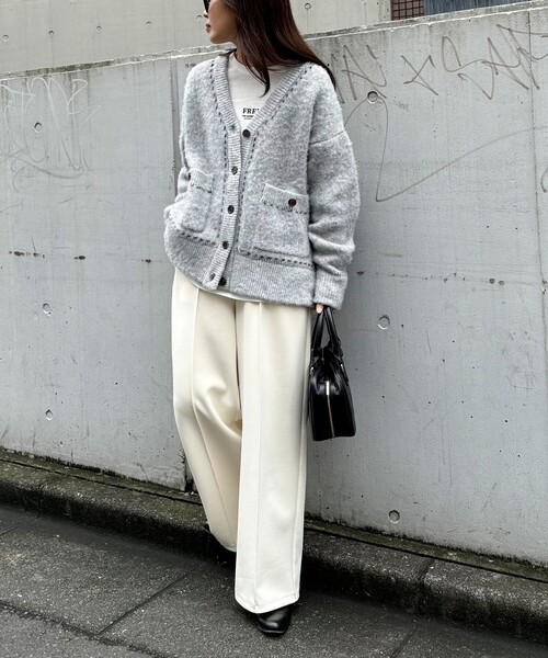 fredy emue（フレディエミュ）の「ふわふわ配色ミディ丈カーディガン（カーディガン/ボレロ・レディース・サックスブルー/アイボリー/グレー・38）」の17枚目の写真