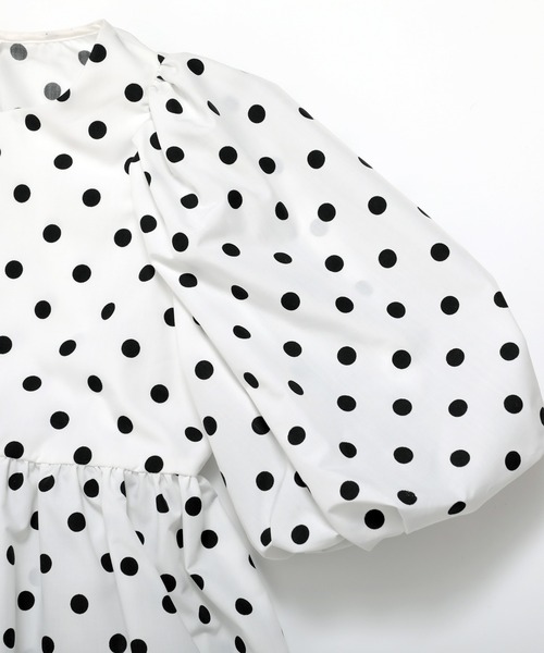MERAKI（メラキ）の「ドットパフスリーブペプラムブラウス（シャツ/ブラウス・レディース・ブラック/ホワイト・FREE）」の6枚目の写真