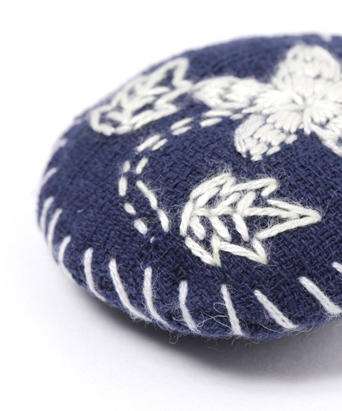 studio CLIP（スタディオクリップ）の「刺し子ブローチ（ブローチ/コサージュ・レディース・グリーン/ベージュ/ネイビー・FREE）」の6枚目の写真