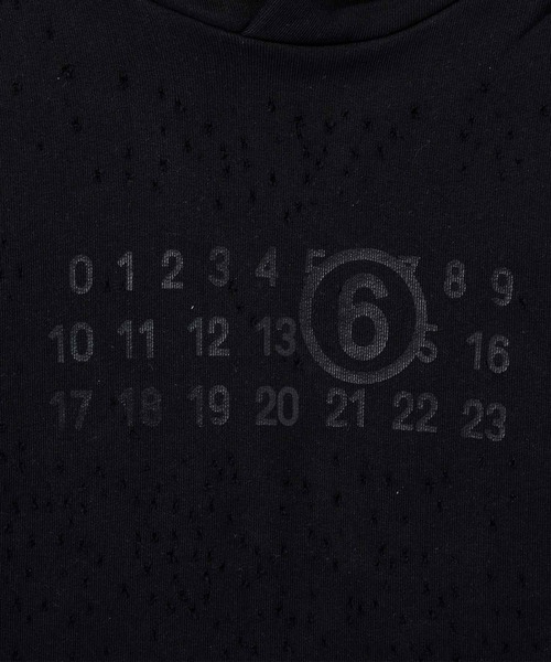 MM6 Maison Margiela（ｴﾑｴﾑｼｯｸｽ ﾒｿﾞﾝ ﾏﾙｼﾞｪﾗ）の「MM6 Maison Margiela(エムエムシックス メゾン マルジェラ)Kids & Junior ブランドロゴフーディーパーカープルオーバー（スウェット・キッズ・ライトグリーン/ブラック・16Y/14Y/12Y）」の6枚目の写真