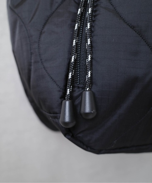 FREDRIK PACKERS(フレドリックパッカーズ)の「『FREDRIK PACKERS』 70D BLOOM SHOULDER QUILTING(ショルダーバッグ・レディース・ブラック/ダークベージュ・FREE)」の8枚目の写真