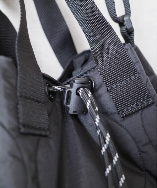 FREDRIK PACKERS(フレドリックパッカーズ)の「『FREDRIK PACKERS』 70D BLOOM SHOULDER QUILTING(ショルダーバッグ・レディース・ブラック/ダークベージュ・FREE)」の7枚目の写真