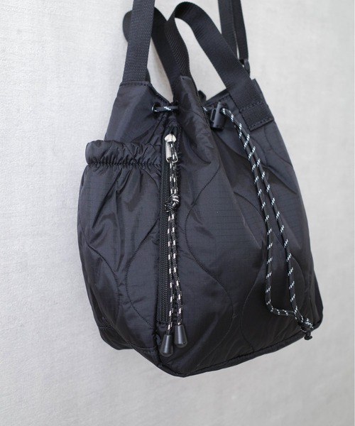 FREDRIK PACKERS(フレドリックパッカーズ)の「『FREDRIK PACKERS』 70D BLOOM SHOULDER QUILTING(ショルダーバッグ・レディース・ブラック/ダークベージュ・FREE)」の9枚目の写真