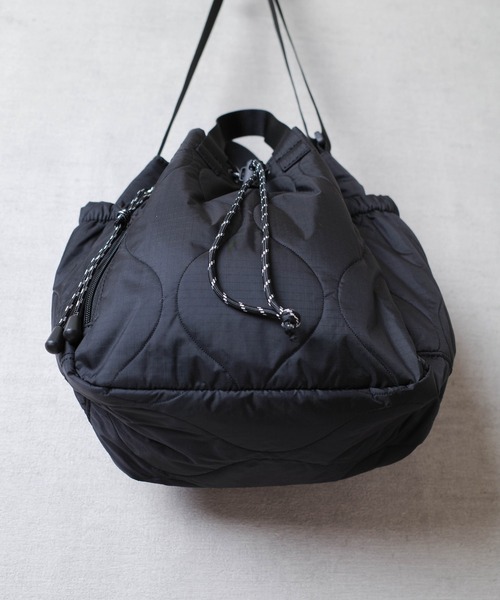 FREDRIK PACKERS(フレドリックパッカーズ)の「『FREDRIK PACKERS』 70D BLOOM SHOULDER QUILTING(ショルダーバッグ・レディース・ブラック/ダークベージュ・FREE)」の13枚目の写真