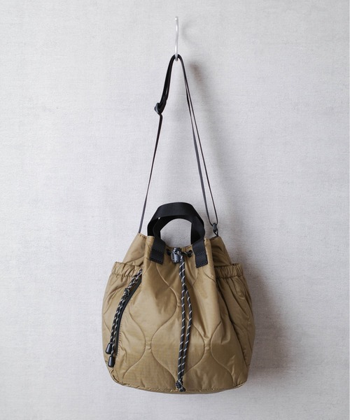 FREDRIK PACKERS(フレドリックパッカーズ)の「『FREDRIK PACKERS』 70D BLOOM SHOULDER QUILTING(ショルダーバッグ・レディース・ブラック/ダークベージュ・FREE)」の21枚目の写真