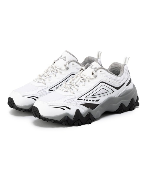 FILA（フィラ）の「OAKMONT TR v3（スニーカー・レディース・ホワイト×グレー/ホワイト系その他・25.0cm/24.0cm/29.0cm/28.0cm/27.0cm/26.0cm/23.0cm）」の2枚目の写真