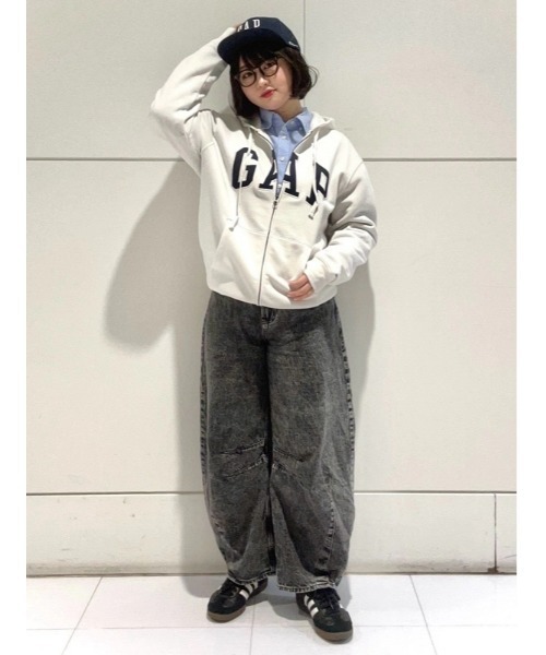 GAP（ギャップ）の「リラックス GAPロゴ ジップアップパーカー(ユニセックス)（パーカー・メンズ・ホワイト系その他/イエロー/レッド/ベージュ/レッド系その他/グリーン/ブラウン/グリーン系その他/ワイン/ベージュ系その他・S/XS/XL/L/M）」の16枚目の写真