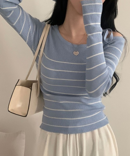 Achic(アシック)の「リボンワンオフショルボーダーニット(ニット/セーター・レディース・ネイビー/アイボリー/ブルー・M)」の9枚目の写真