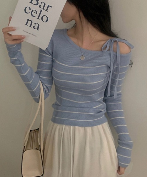 Achic(アシック)の「リボンワンオフショルボーダーニット(ニット/セーター・レディース・ネイビー/アイボリー/ブルー・M)」の10枚目の写真
