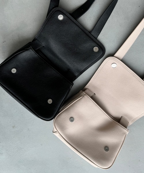 DFFUR.（ディフル）の「エコレザー2WAYショルダーバッグ（ショルダーバッグ・レディース・アイボリー/ブラック・FREE）」の21枚目の写真