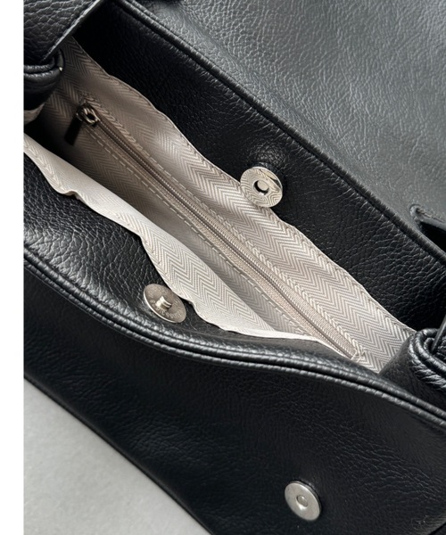 DFFUR.（ディフル）の「エコレザー2WAYショルダーバッグ（ショルダーバッグ・レディース・アイボリー/ブラック・FREE）」の5枚目の写真