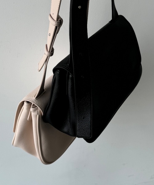 DFFUR.（ディフル）の「エコレザー2WAYショルダーバッグ（ショルダーバッグ・レディース・アイボリー/ブラック・FREE）」の3枚目の写真