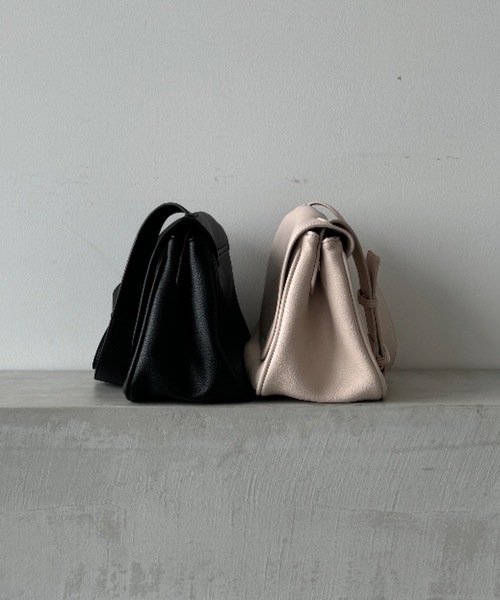 DFFUR.（ディフル）の「エコレザー2WAYショルダーバッグ（ショルダーバッグ・レディース・アイボリー/ブラック・FREE）」の18枚目の写真