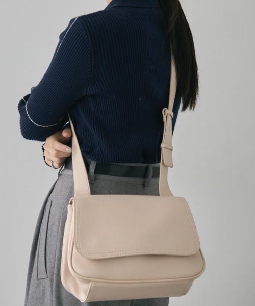 DFFUR.（ディフル）の「エコレザー2WAYショルダーバッグ（ショルダーバッグ・レディース・アイボリー/ブラック・FREE）」の12枚目の写真