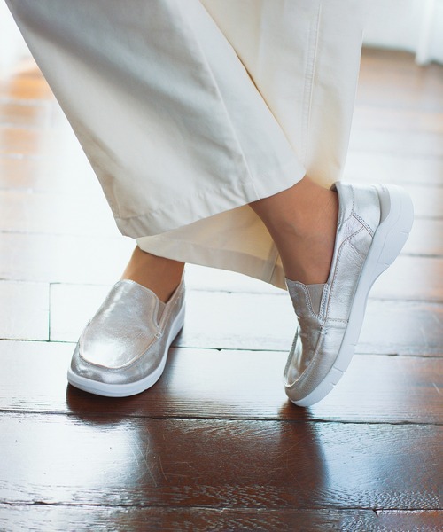 ROCKPORT(ロックポート)の「【WOMEN】ORLA/オーラ スリッポン(スリッポン・レディース・ピンクゴールド・23.5cm/23.0cm/22.5cm/24.5cm/24.0cm/22.0cm/25.0cm)」の1枚目の写真