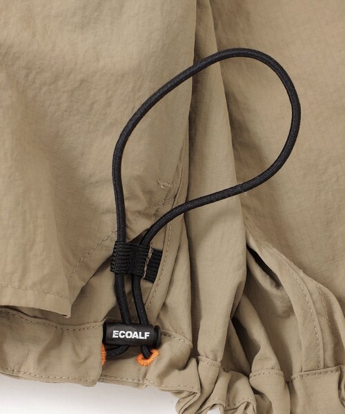 ECOALF(エコアルフ)の「ACT ナイロンリップ パーカー UNISEX 【日本限定】(マウンテンパーカー・レディース・グリーン系その他3/ブラック・S/M)」の16枚目の写真