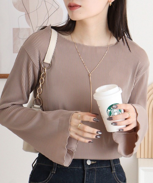 atONE(アットワン)の「カットフレア袖プリーツメロープルオーバー(Tシャツ/カットソー・レディース・グリーン/アイボリー/グレー系その他/ブラック/ブルー・F)」の3枚目の写真