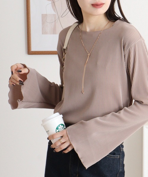 atONE(アットワン)の「カットフレア袖プリーツメロープルオーバー(Tシャツ/カットソー・レディース・グリーン/アイボリー/グレー系その他/ブラック/ブルー・F)」の12枚目の写真
