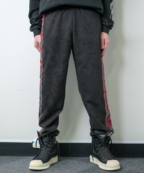 pass the rockスリムフィット黒パンツ ロゴ刺繍付き pass the rockスリムフィット黒パンツ ロゴ刺繍付き