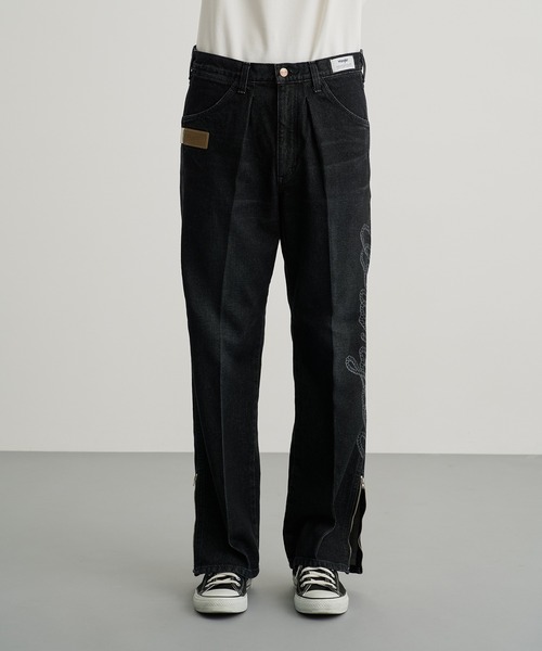 PUBLIC TOKYO(パブリックトウキョウ)の「【PUBLIC TOKYO × Wrangler】ROPELOGO FLARE ZIPJEAN(デニムパンツ・メンズ・ブラック/ダークインディゴブルー・1/2/3)」の17枚目の写真