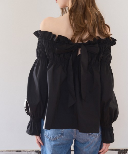 Meline M(メリンエム)の「Ruffled Ribbon Off-Shoulder Blouse ラッフルリボンオフショルダーブラウス(シャツ/ブラウス・レディース・ブラック/ベージュ・FREE)」の5枚目の写真