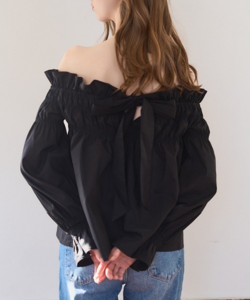 Meline M(メリンエム)の「Ruffled Ribbon Off-Shoulder Blouse ラッフルリボンオフショルダーブラウス(シャツ/ブラウス・レディース・ブラック/ベージュ・FREE)」の14枚目の写真